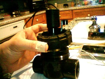 twists off to be taken apart and not screwed into place.