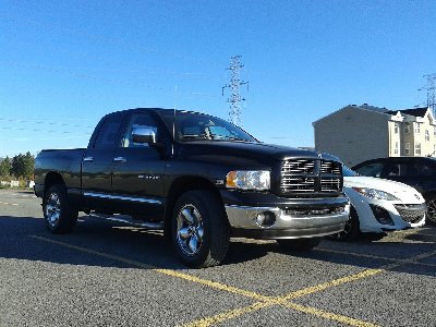 There she is, gleaming in the morning sunlight.  I still can't believe is is mah truck wooo :D